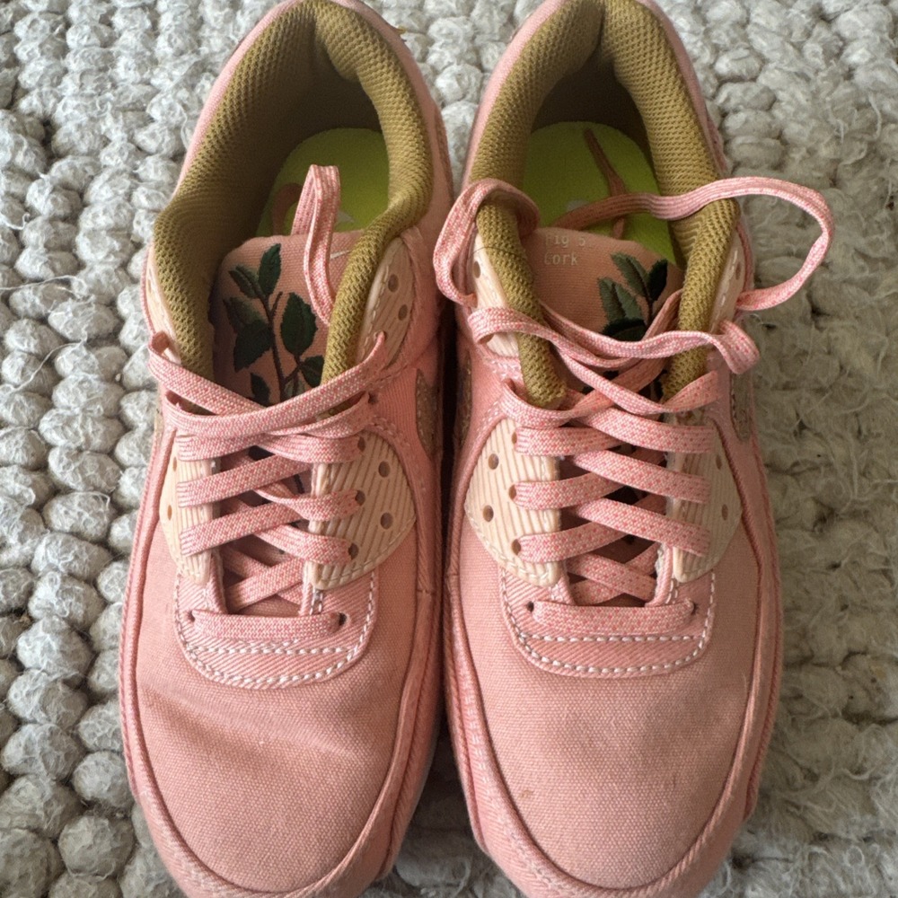 Air max 90 Cork Apricot Agate Women's Size 6‎